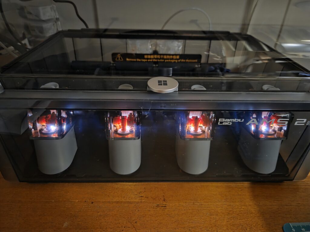 AMS 2 Proを本体に接続したときに光る様子